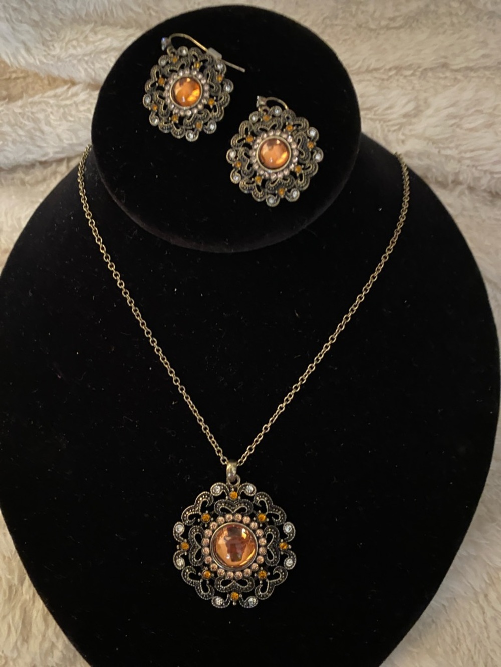 Vintage-Inspired Amber Filigree Pendant Necklace & Earrings Set